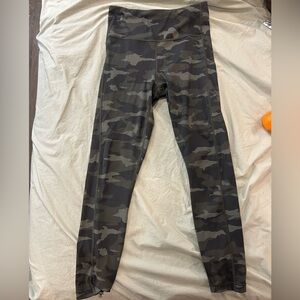 Athleta Cropped/Capri Camouflage Leggings